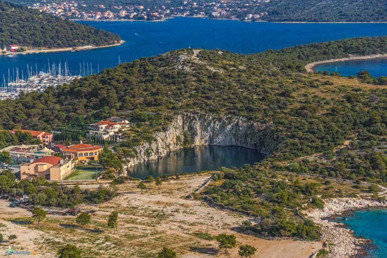 Apartments Antunovic Рогозница Экстерьер фото