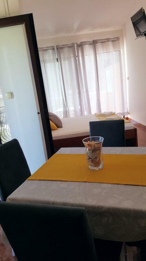 Apartments Antunovic Рогозница Экстерьер фото