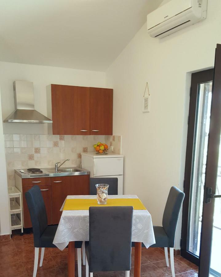 Apartments Antunovic Рогозница Экстерьер фото